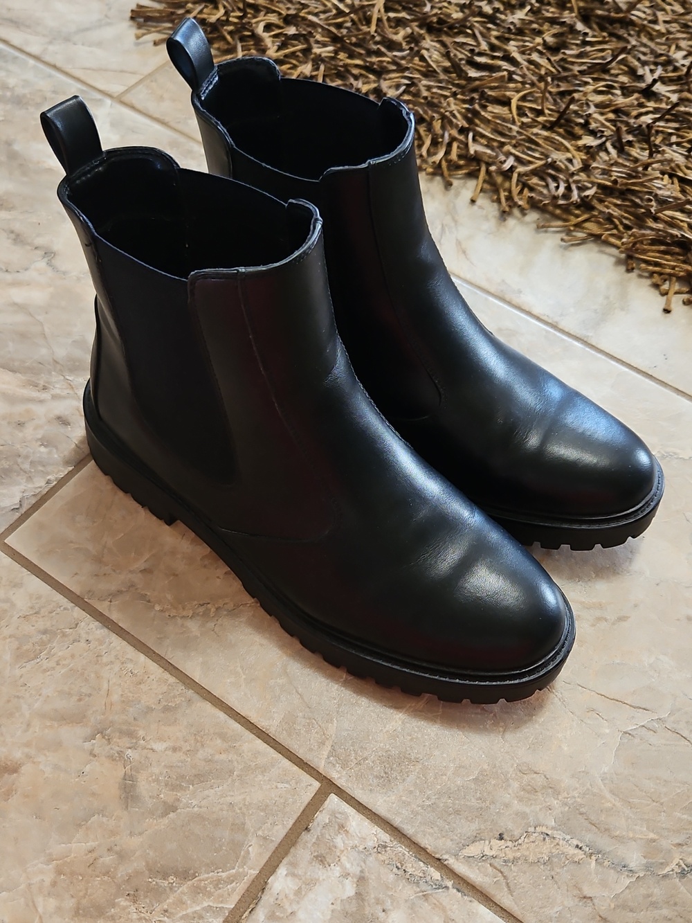 Gap Classic Black Leather Chelsea Boots Size 9